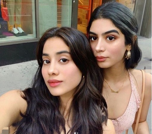 Khushi Kapoor with her sister Jhanvi Kapoor
