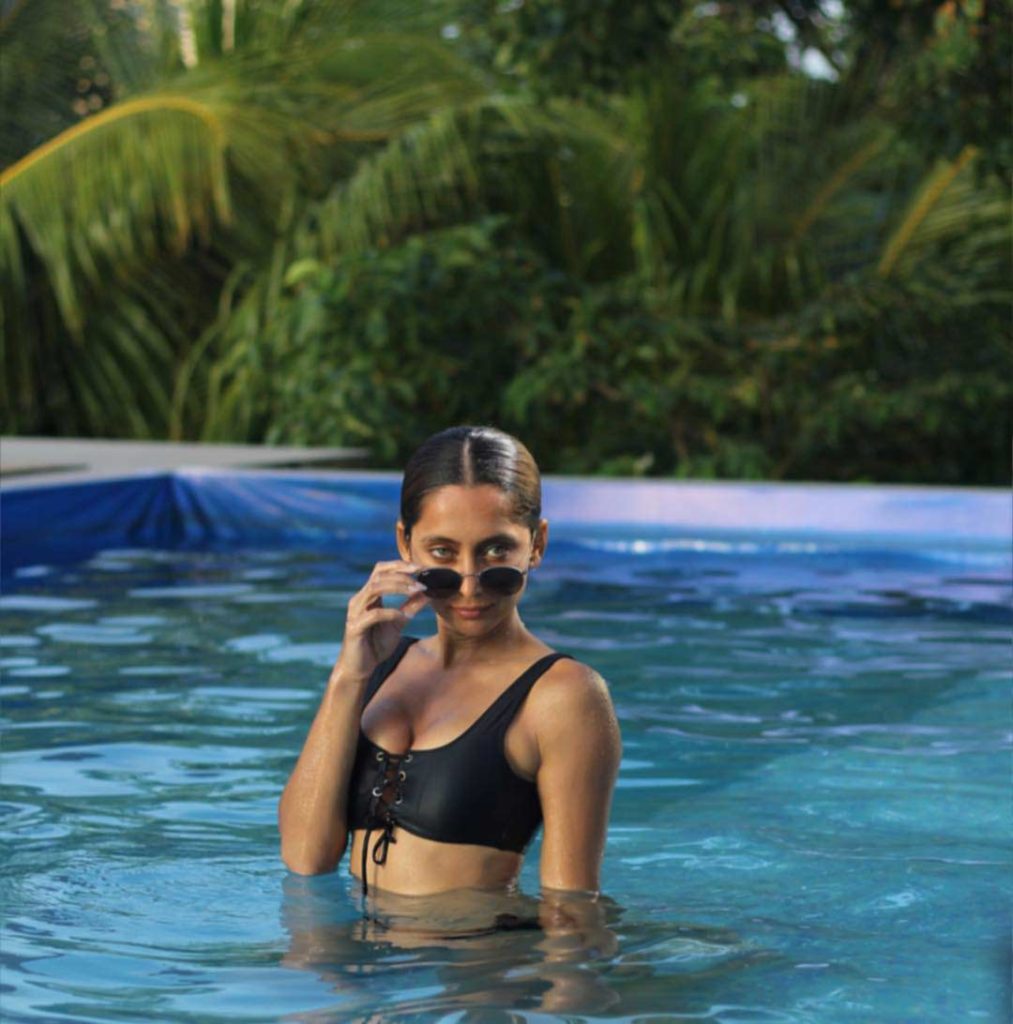 Anusha Dandekar Hot Swimming pool shoot picture HD