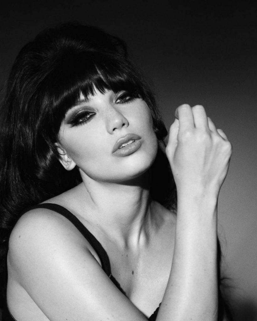Gorgeous Daisy Lowe black and white HD Picture