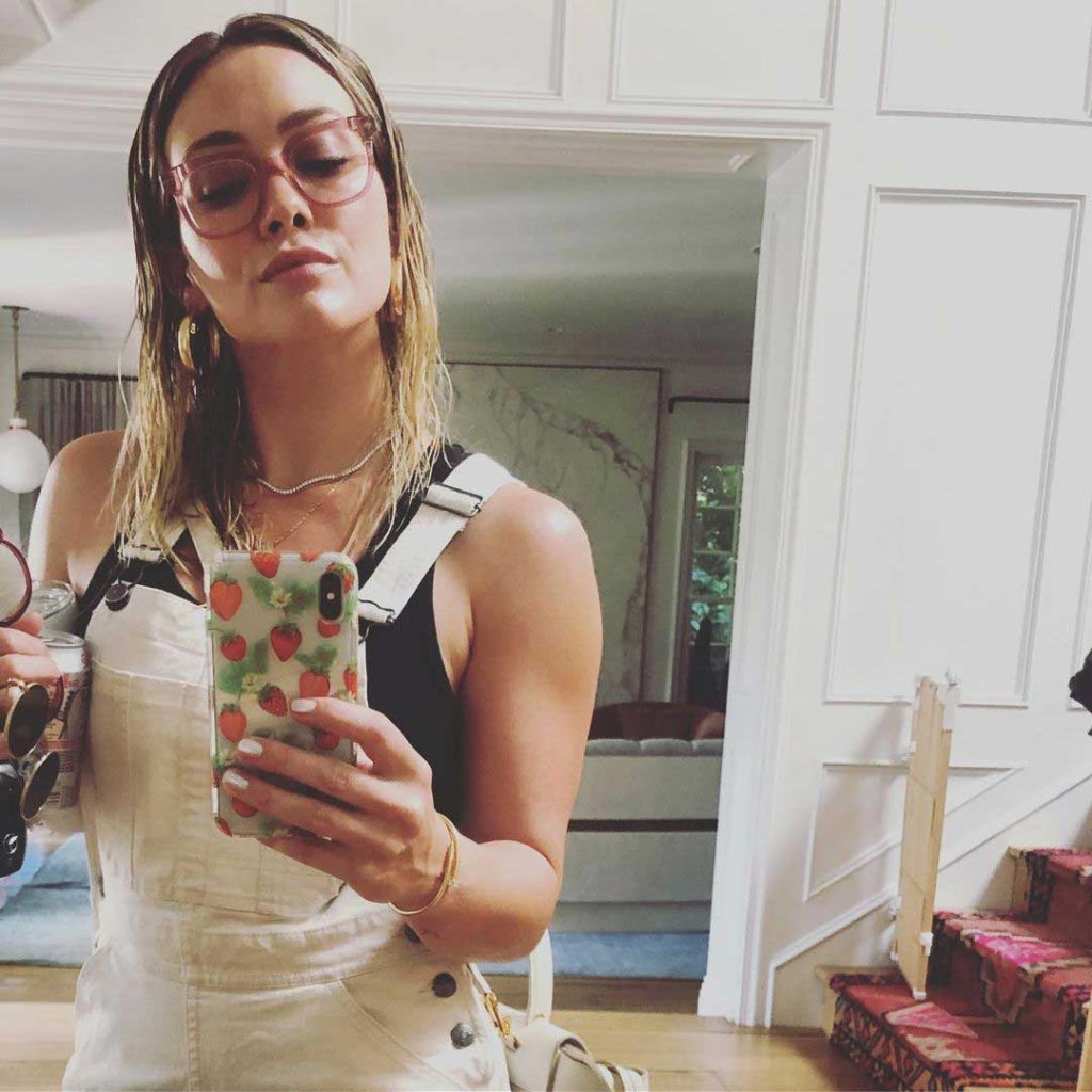 Hilary Duff taking pic herself Hot HD Picture