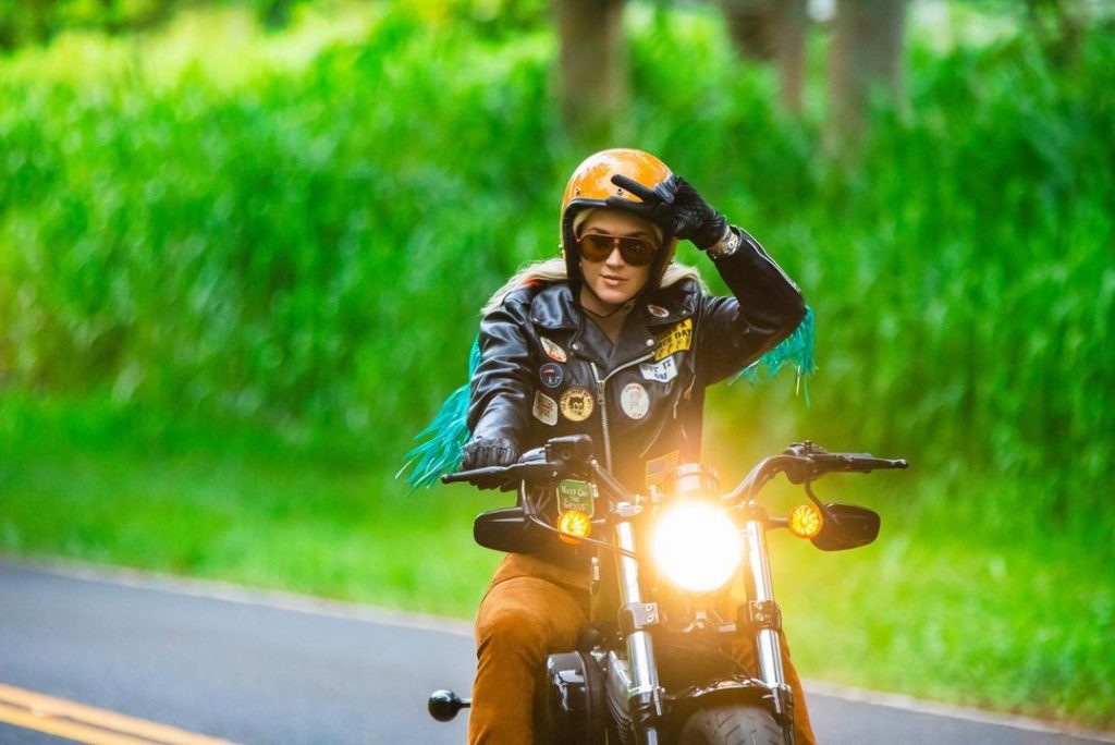 Hot Katy Perry enjoy bike riding HD Image