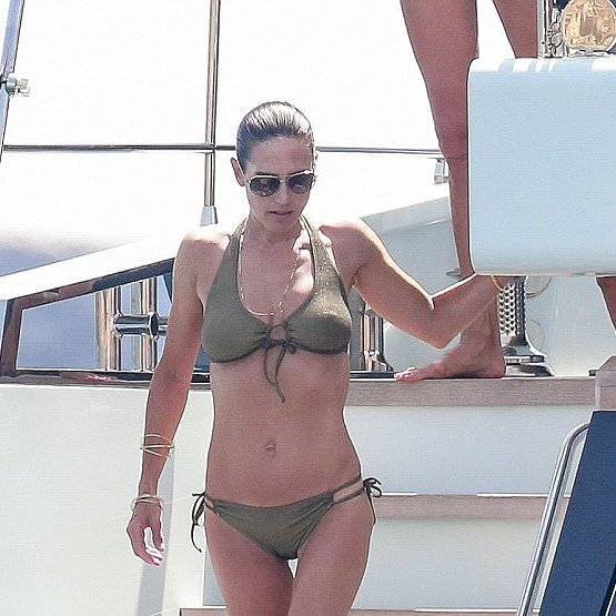 Hot Jennifer Connelly in green bikini HD Picture