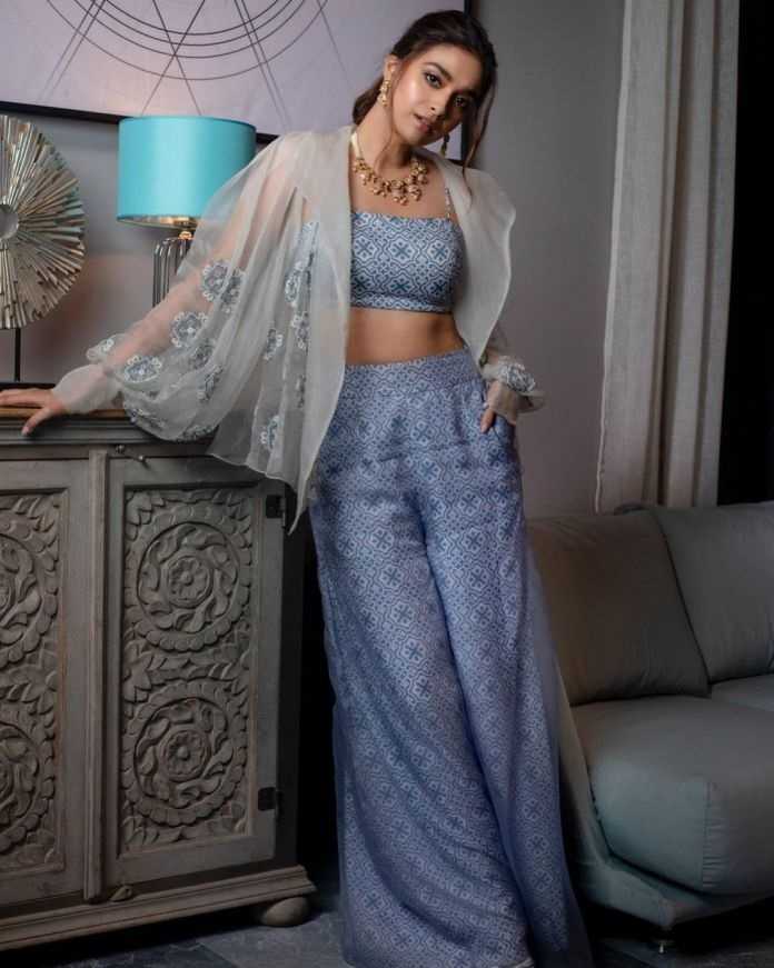 Hot keerthy Suresh looks Hot in her sexy photoshoot