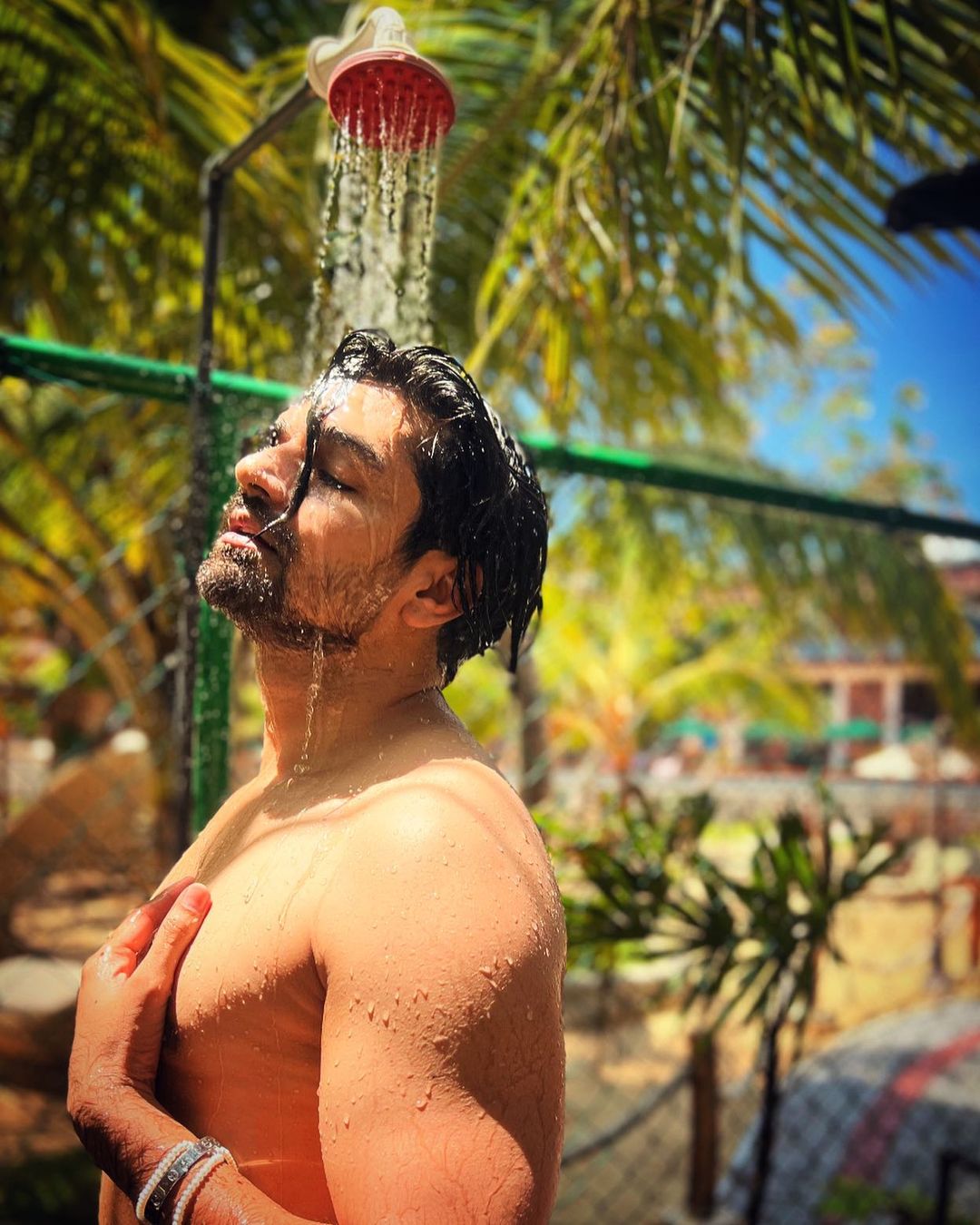 Exquisite Pic of Vishal Singh with Bare Chest in Shower