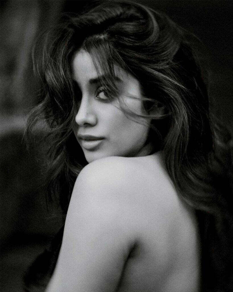 Black and White HD Picture of Janhvi Kapoor