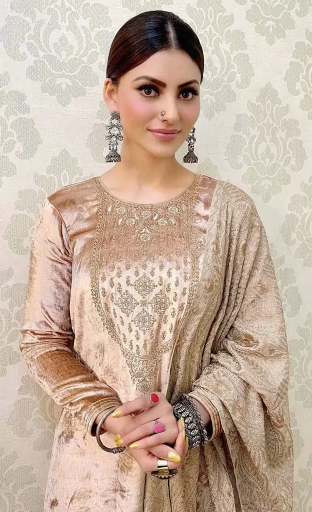 Urvashi Rautela wearing a indian outfit looks stunning.
