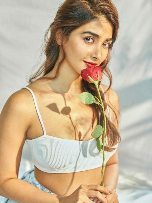 cropped-Hot-Pooja-Hegde-White-Bikini-HD-Picture-biographia.jpg