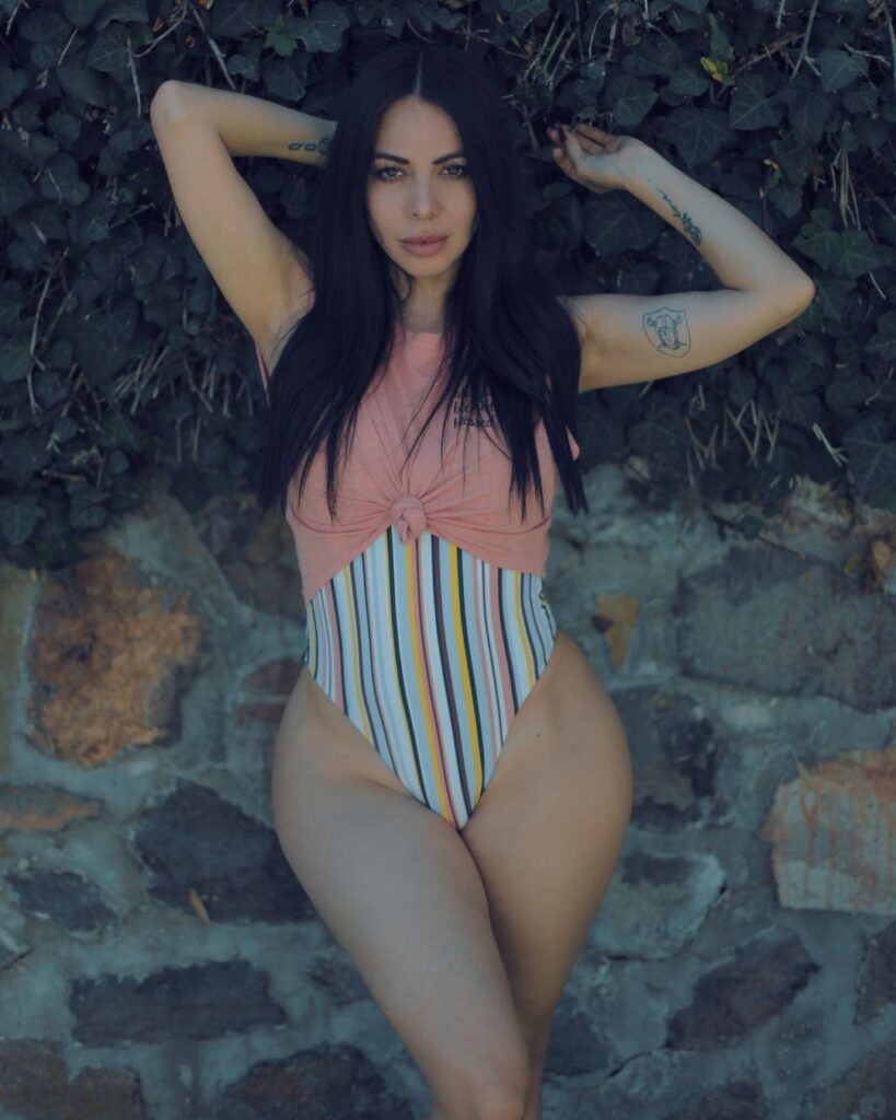 Jimena Sanchez looks hot in swimsuit HD Picture Biographia
