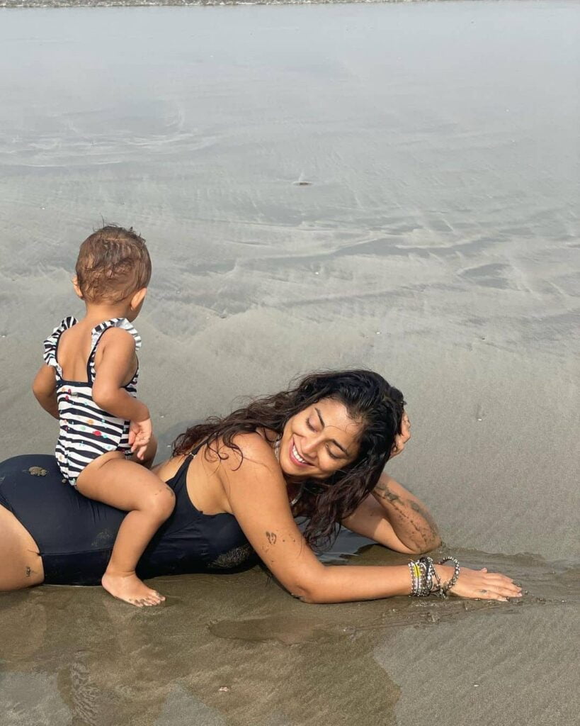 Shriya Saran in hot swimsuit playing with her daughter HD Picture Biographia