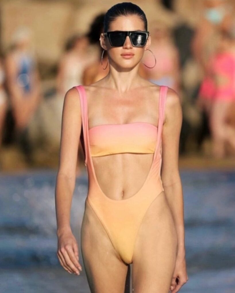 Valery Kaufman Flaunts her bikini body HD Picture Biographia