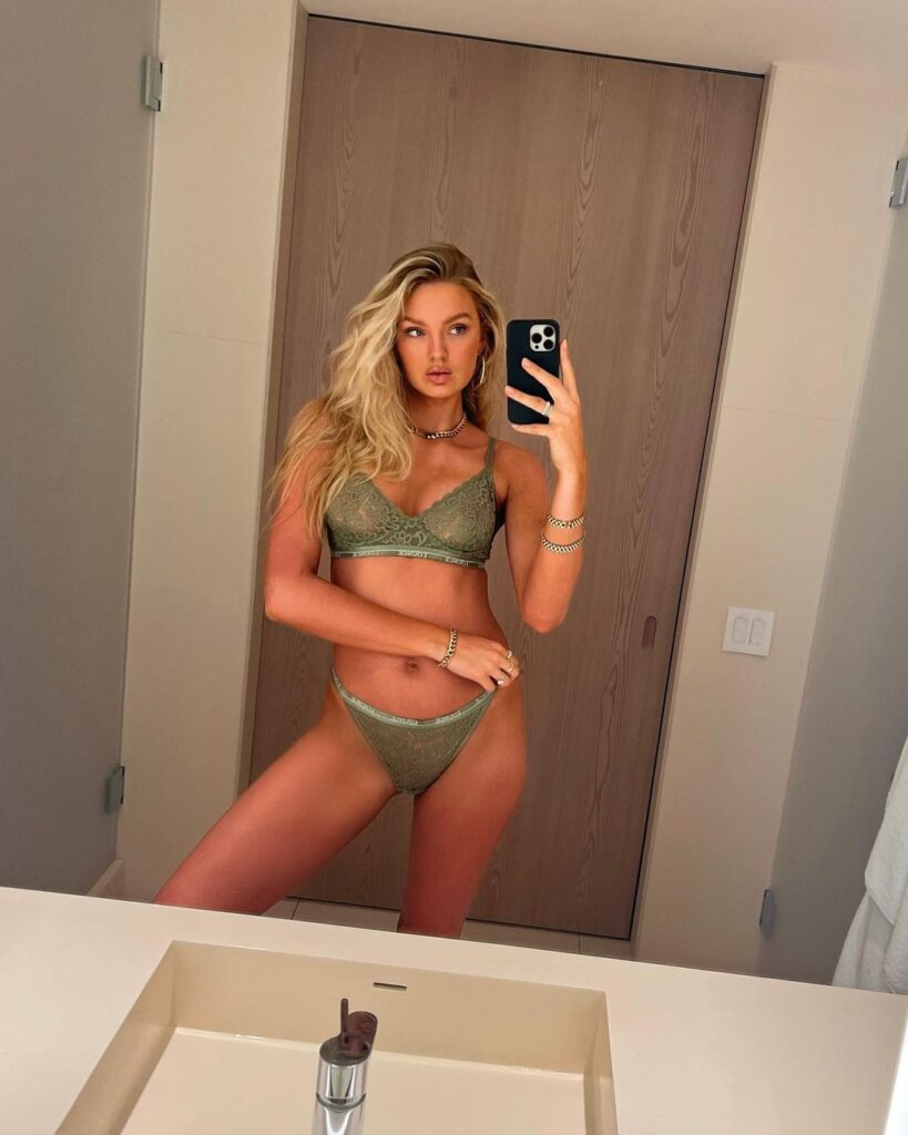 Romee Strijd flaunts her svelte figure in green bikini HD Picture Biographia