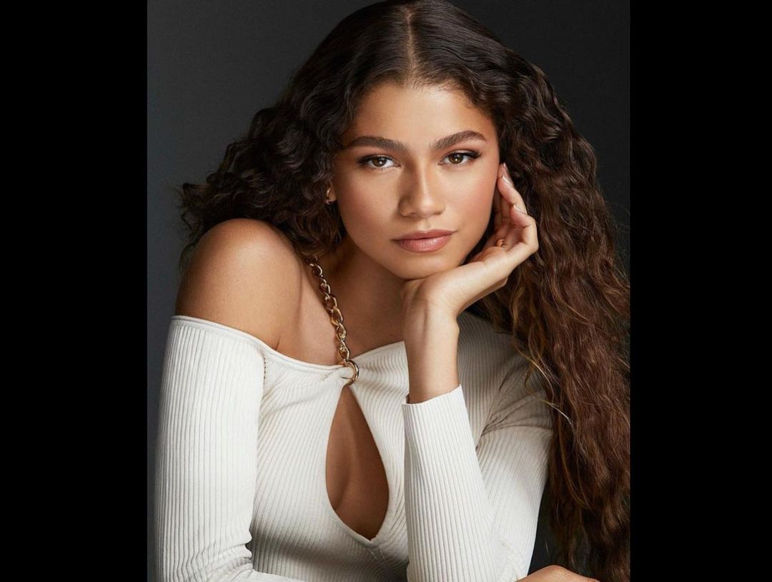 Zendaya Updates 🇵🇸 on X: Zendaya & HoYeon Jung star in Lancôme's  Iris Absolu fragrance campaign.  / X